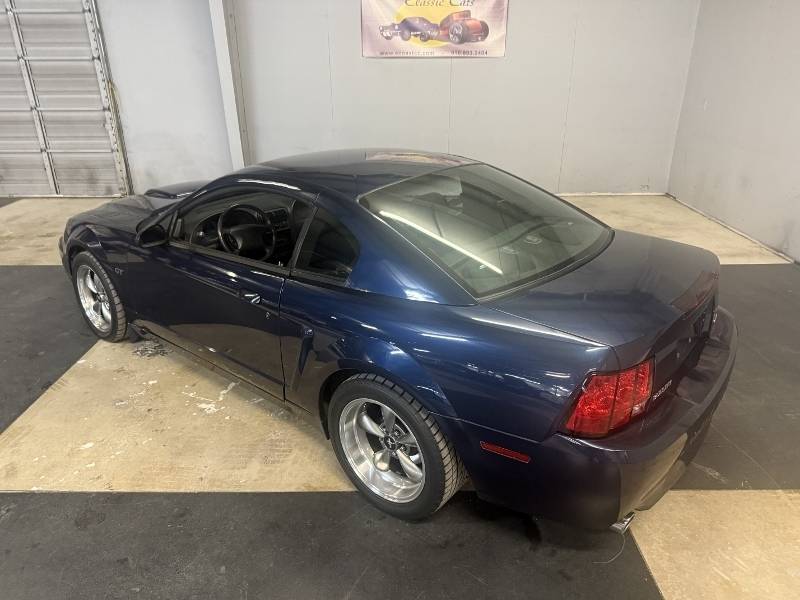 2001 Ford Mustang 8