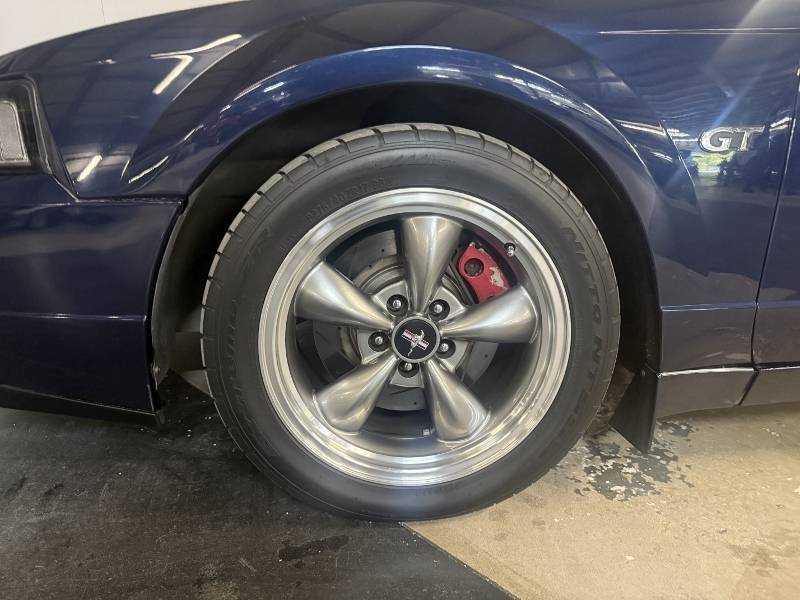 2001 Ford Mustang 16