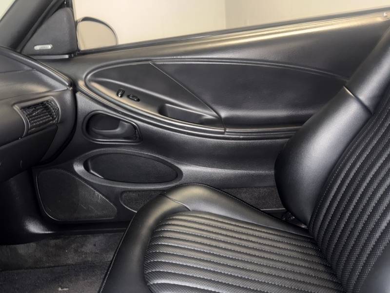 2001 Ford Mustang 28