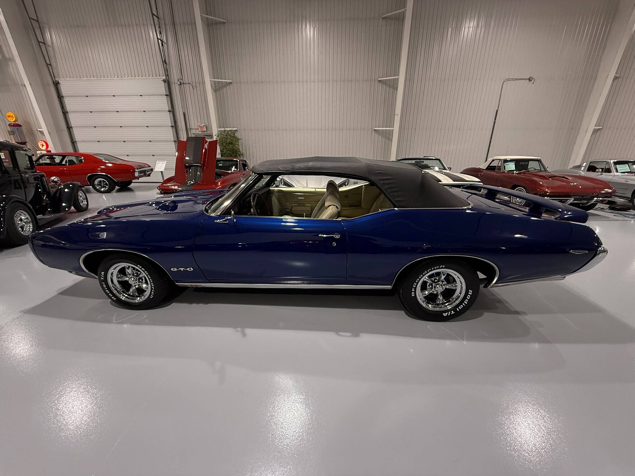 1969 Pontiac GTO 4
