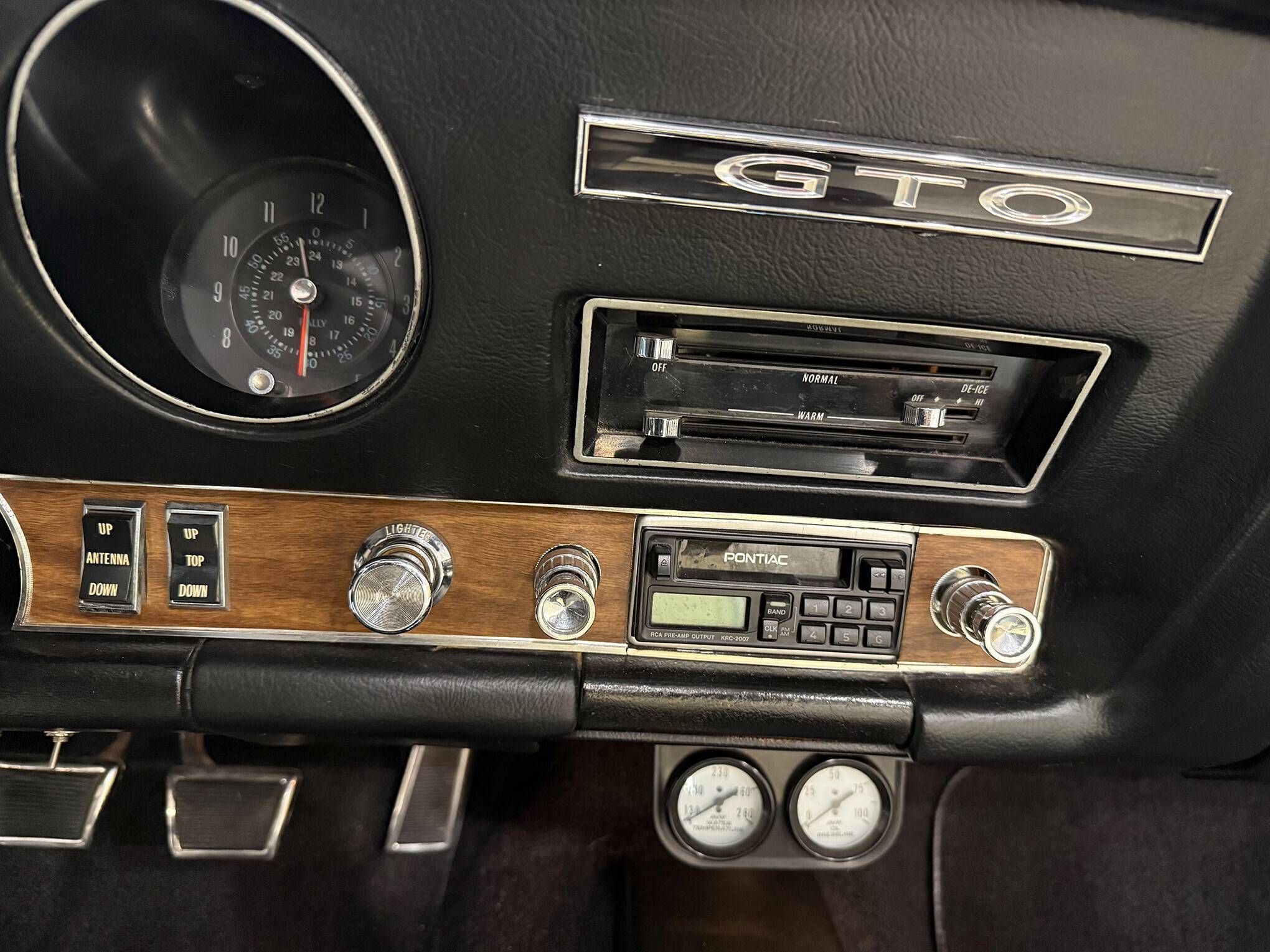 1969 Pontiac GTO 32