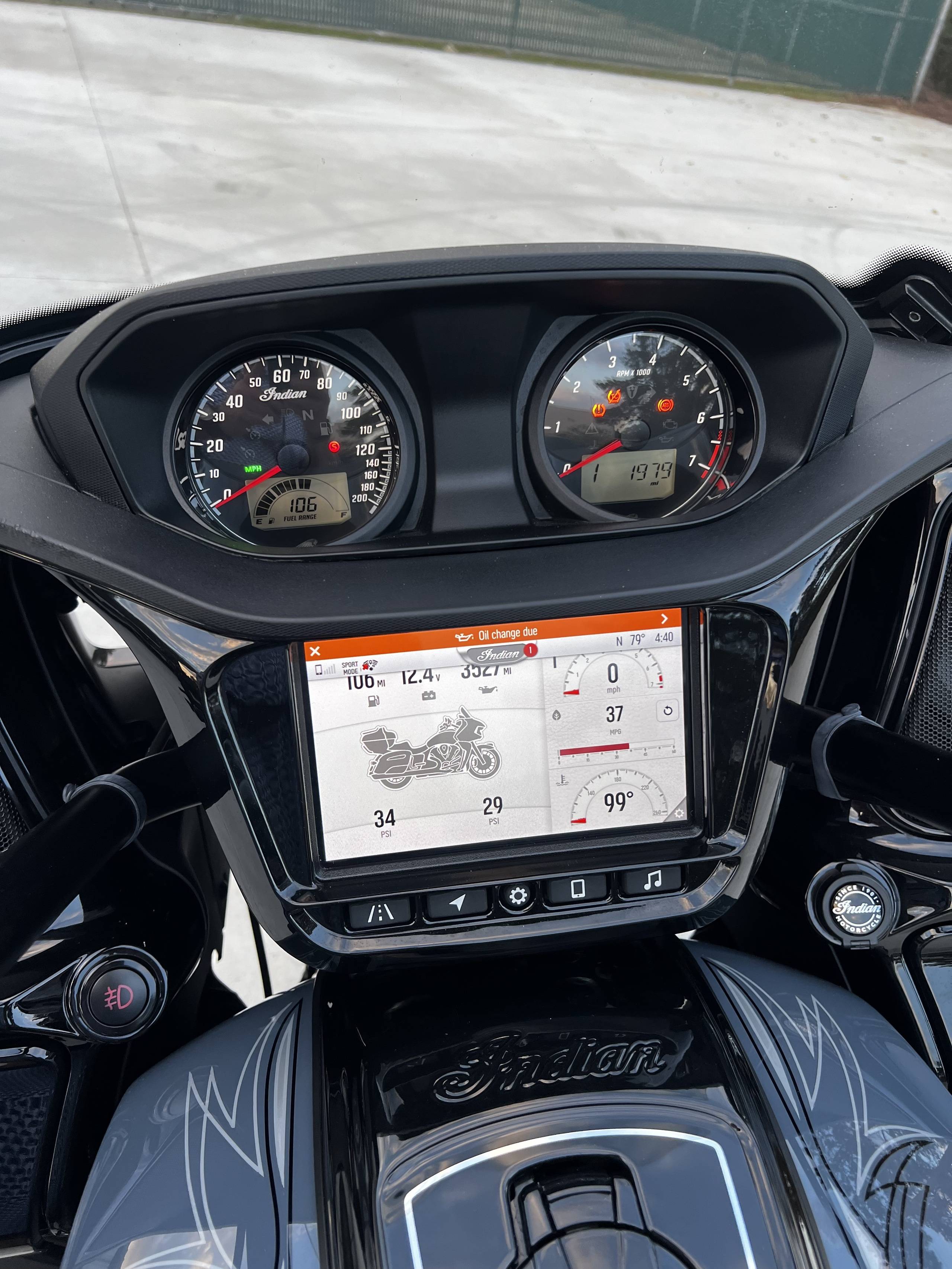 2023 Indian Pursuit Dark Horse 10