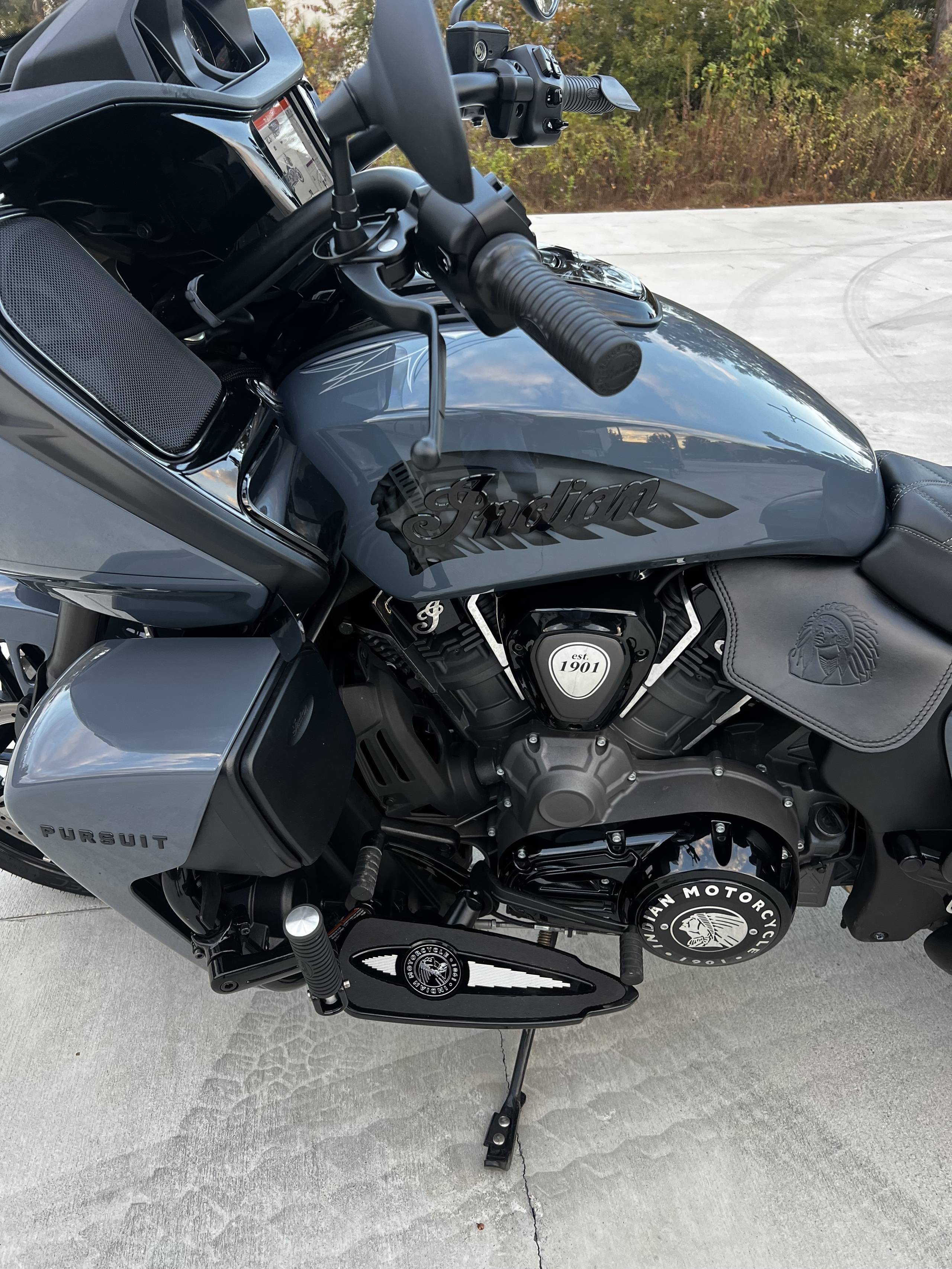 2023 Indian Pursuit Dark Horse 4