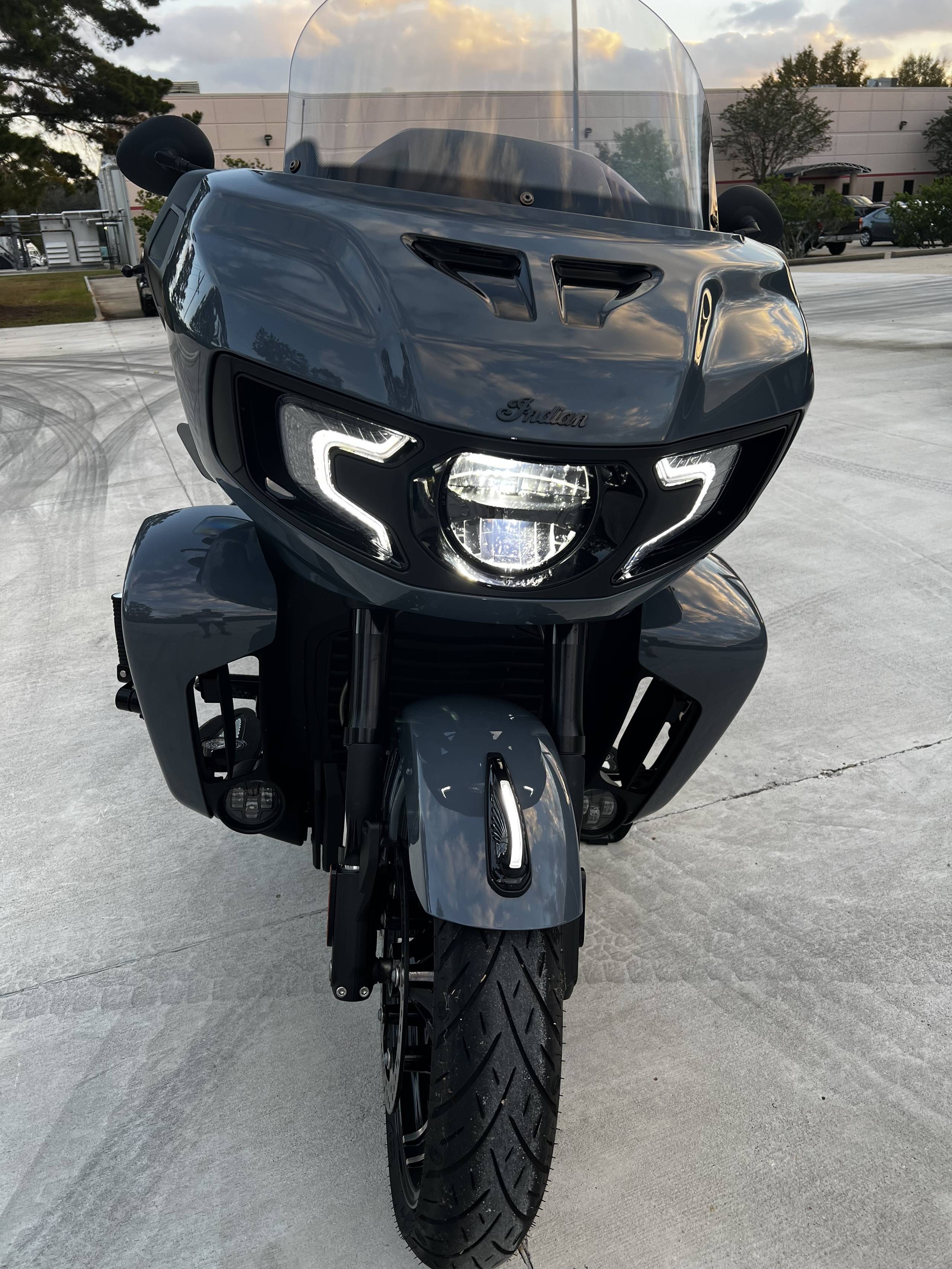 2023 Indian Pursuit Dark Horse 15