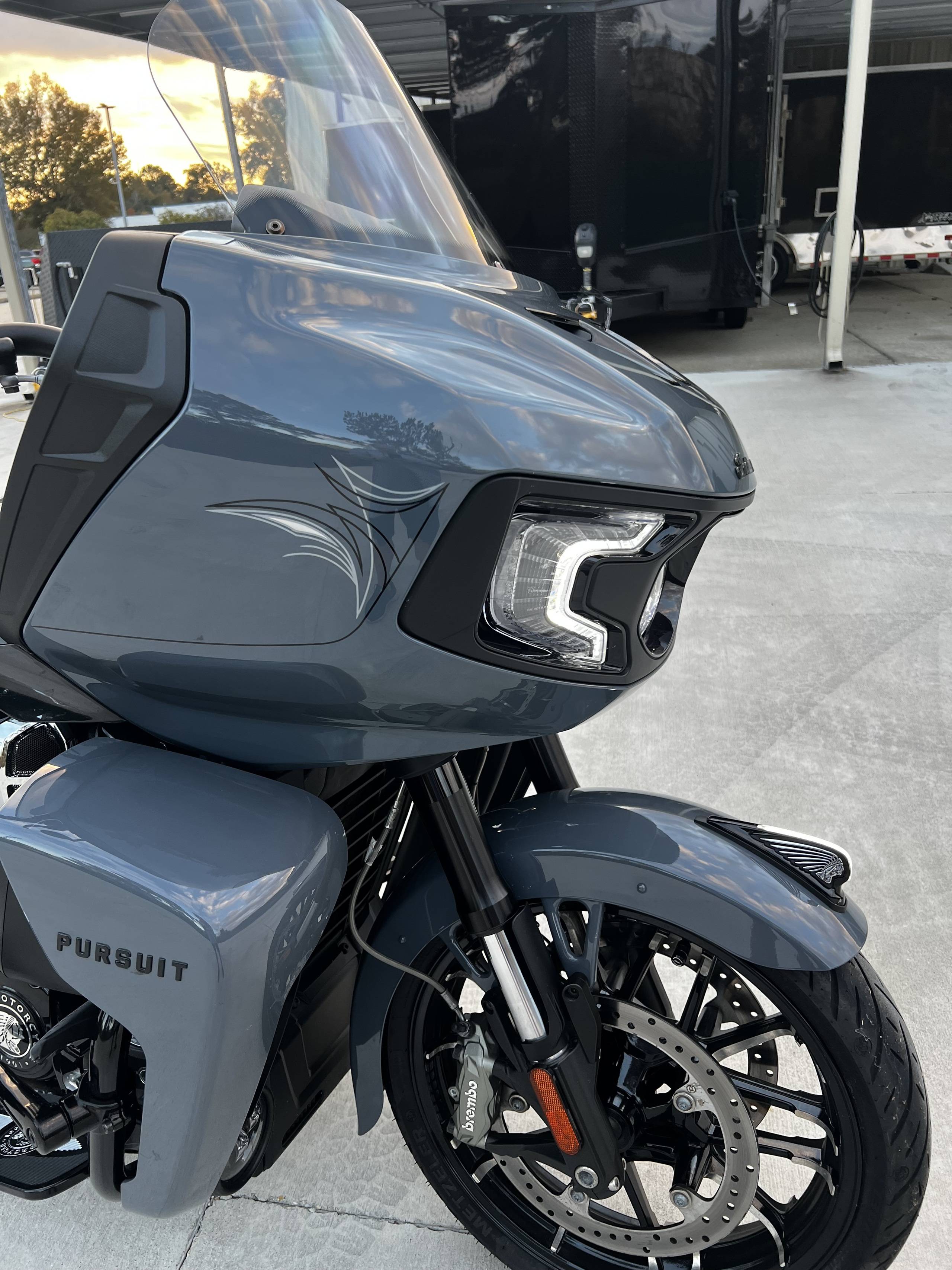 2023 Indian Pursuit Dark Horse 3
