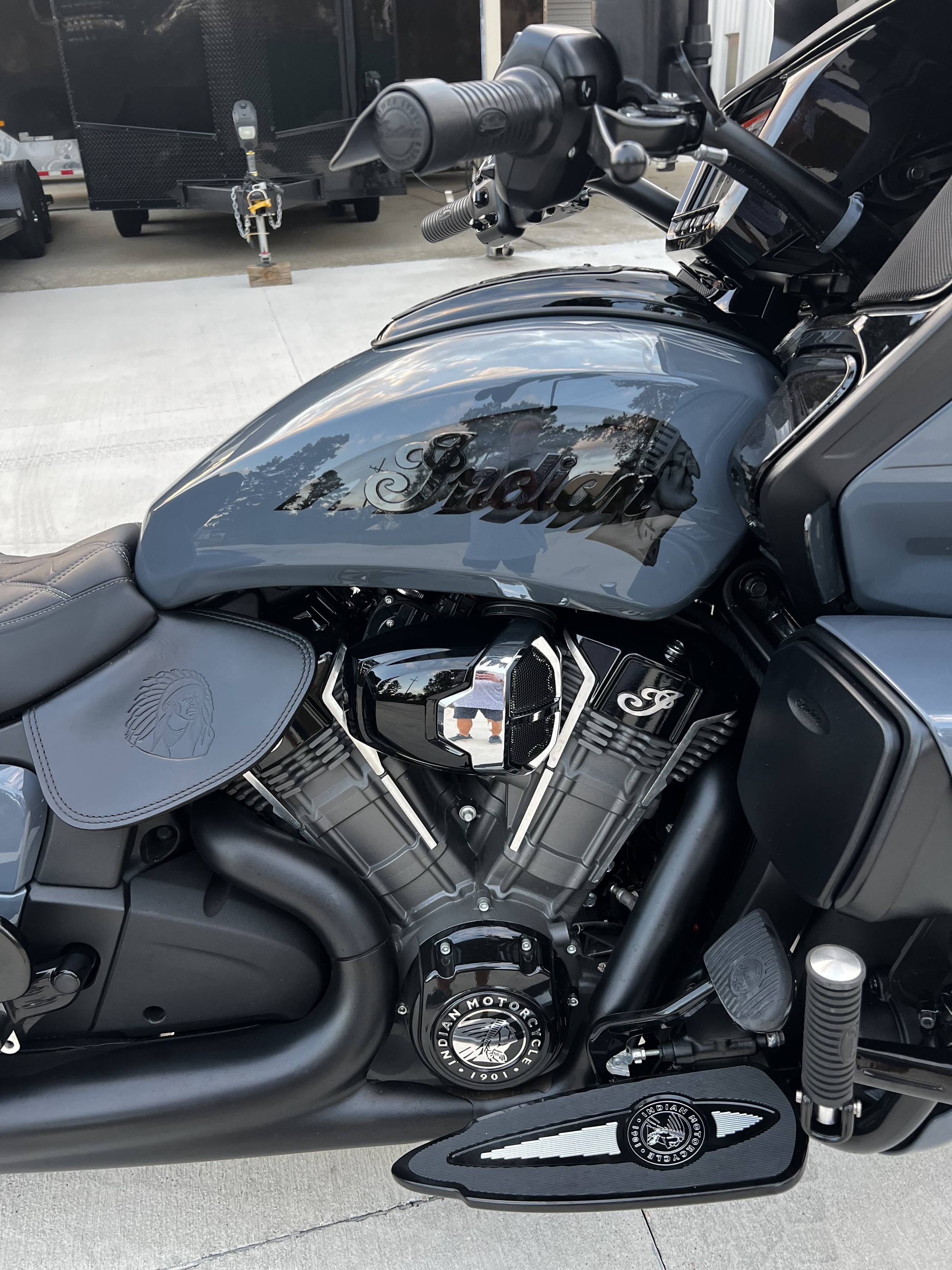2023 Indian Pursuit Dark Horse 2