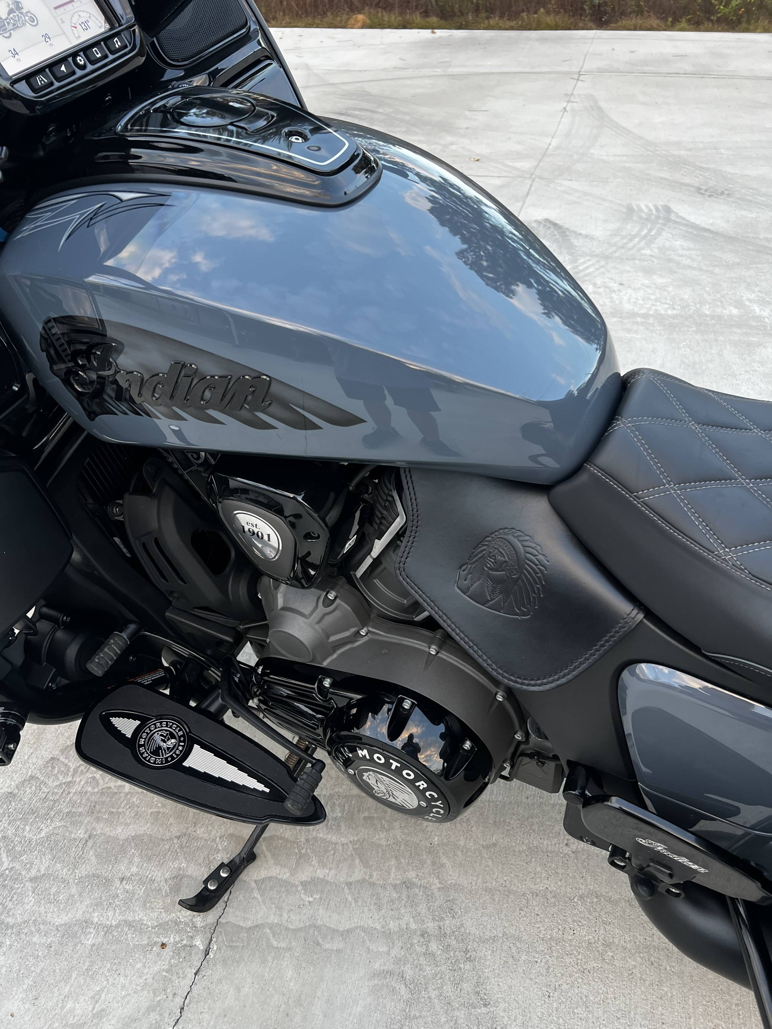 2023 Indian Pursuit Dark Horse 6