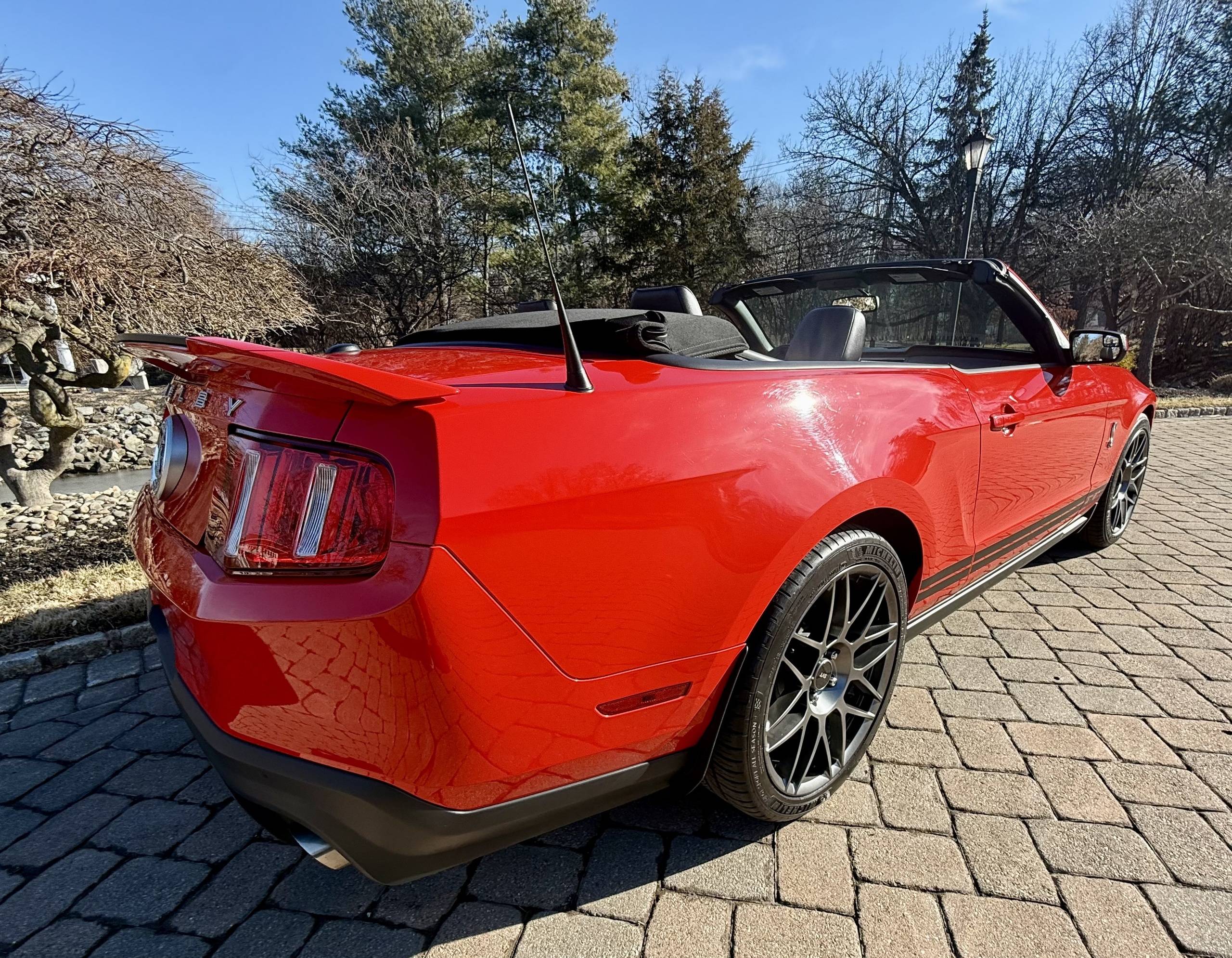 2011 FORD MUSTANG 31