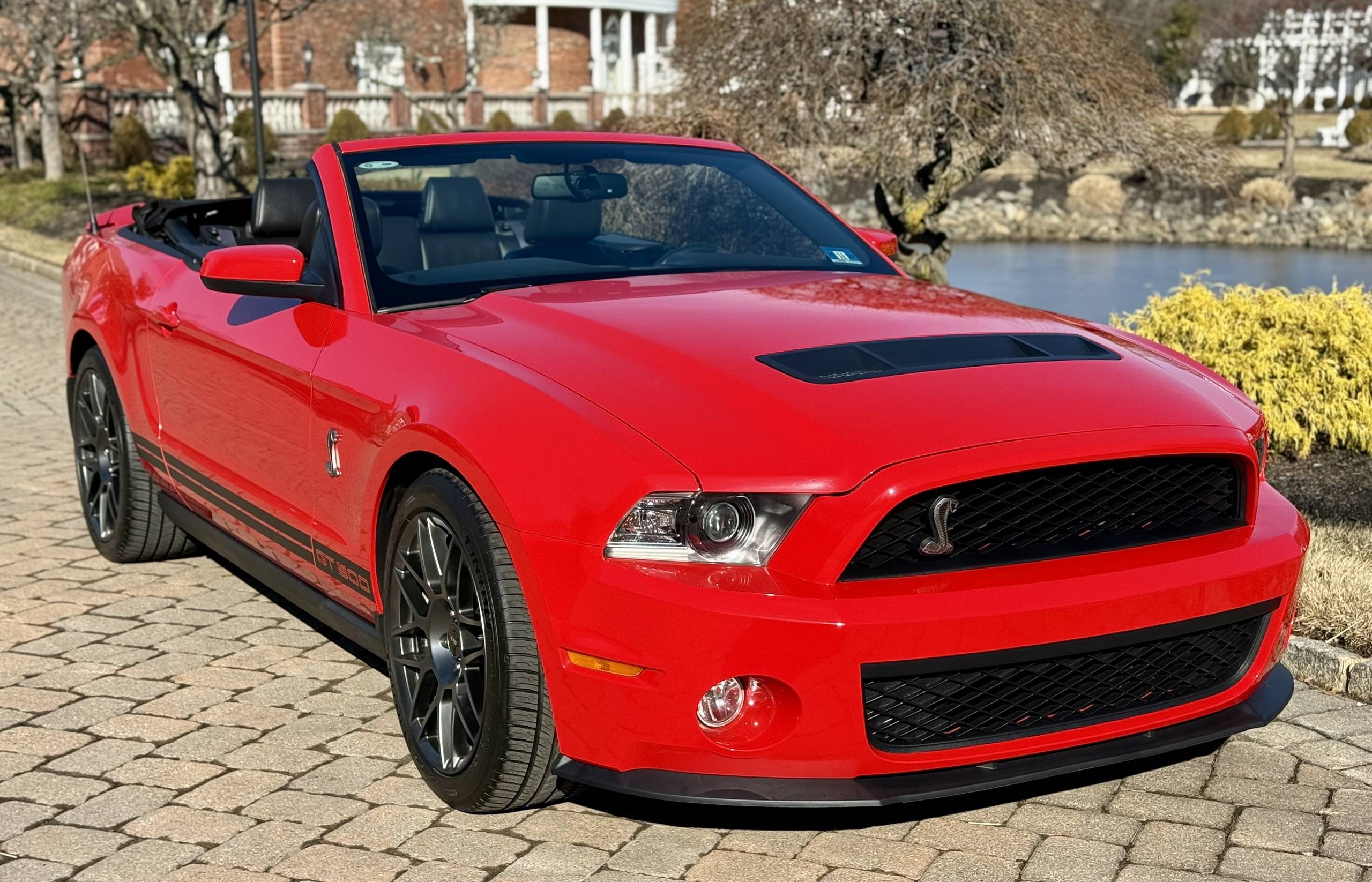 2011 FORD MUSTANG 1