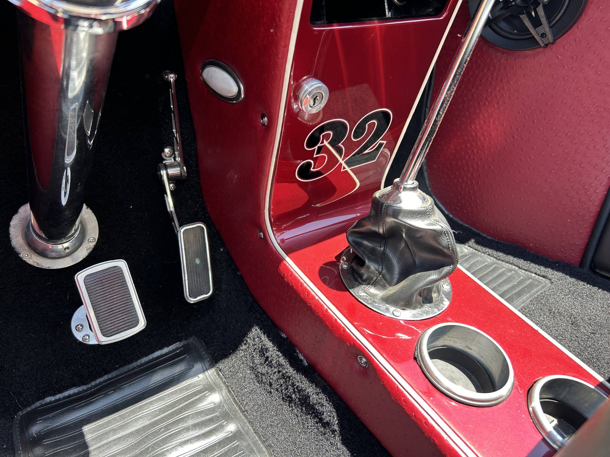 1932 Ford Roadster 26