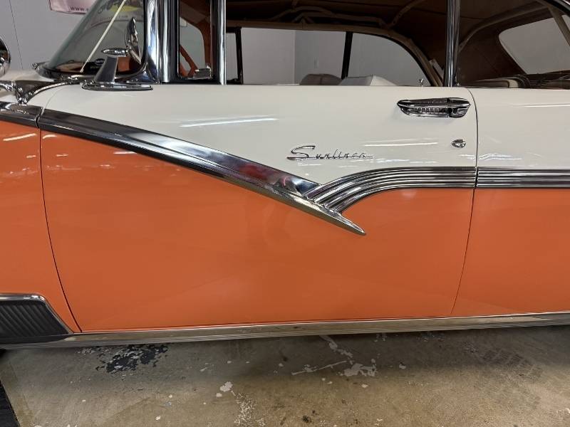 1956 Ford Sunliner 22