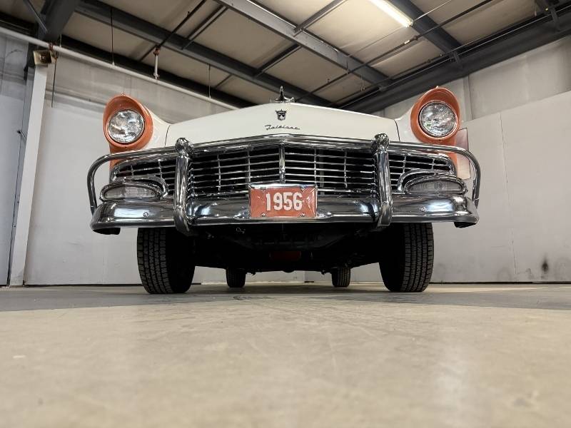1956 Ford Sunliner 41