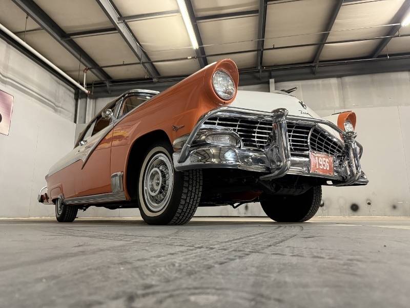 1956 Ford Sunliner 44