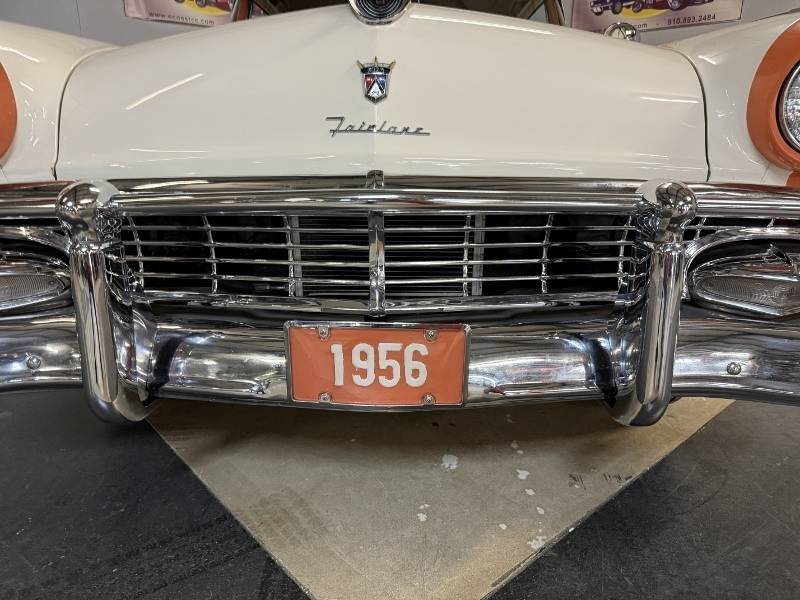 1956 Ford Sunliner 46