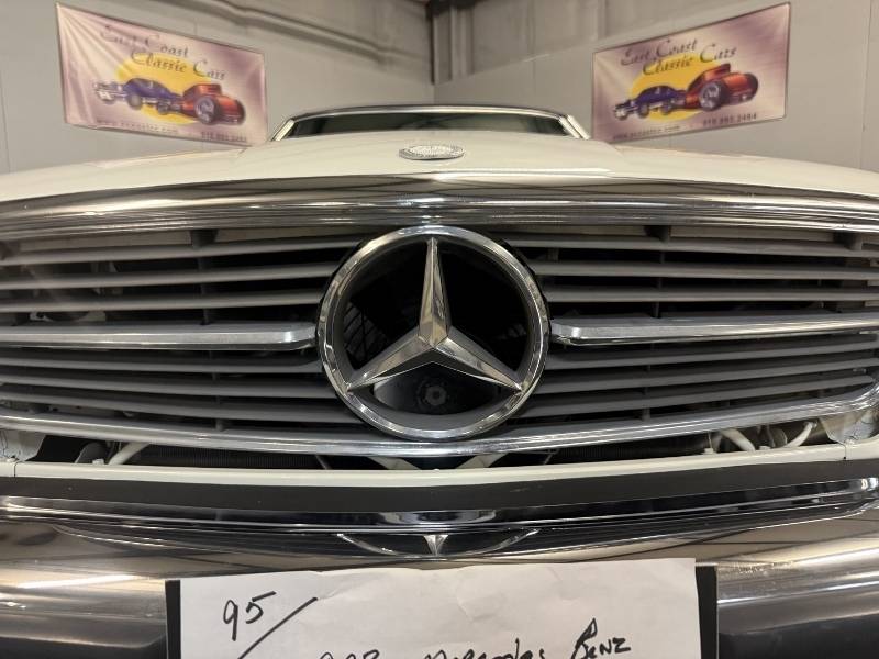 1983 Mercedes Benz 380SL 40