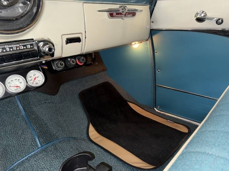 1951 Pontiac Catalina Super Deluxe 24