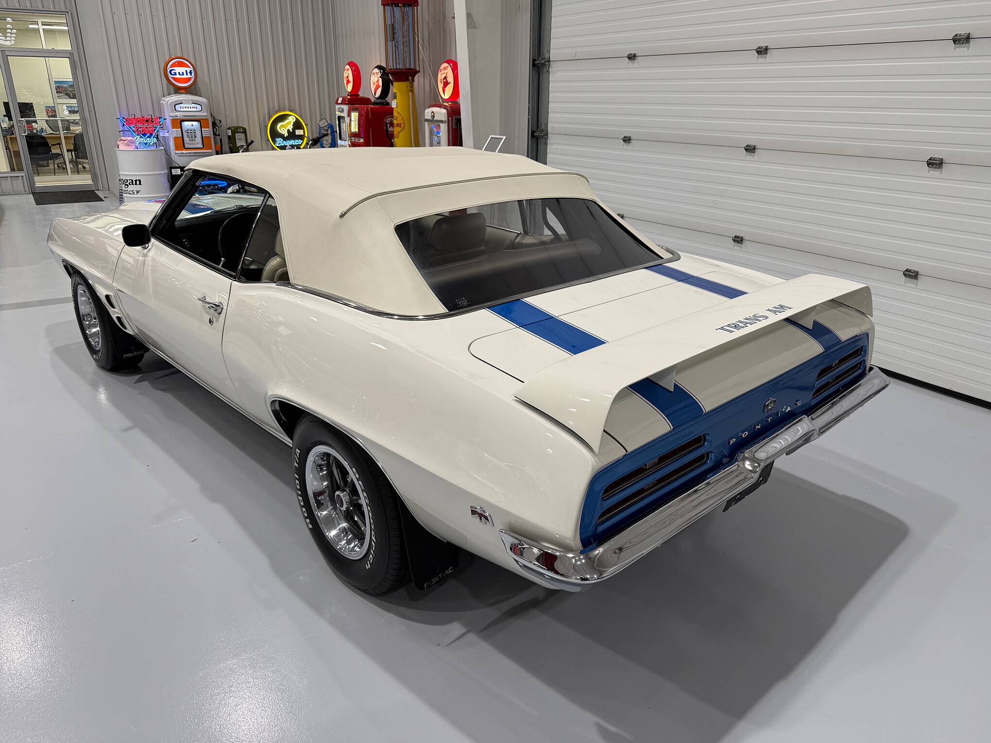 1969 Pontiac Firebird Trans Am 4