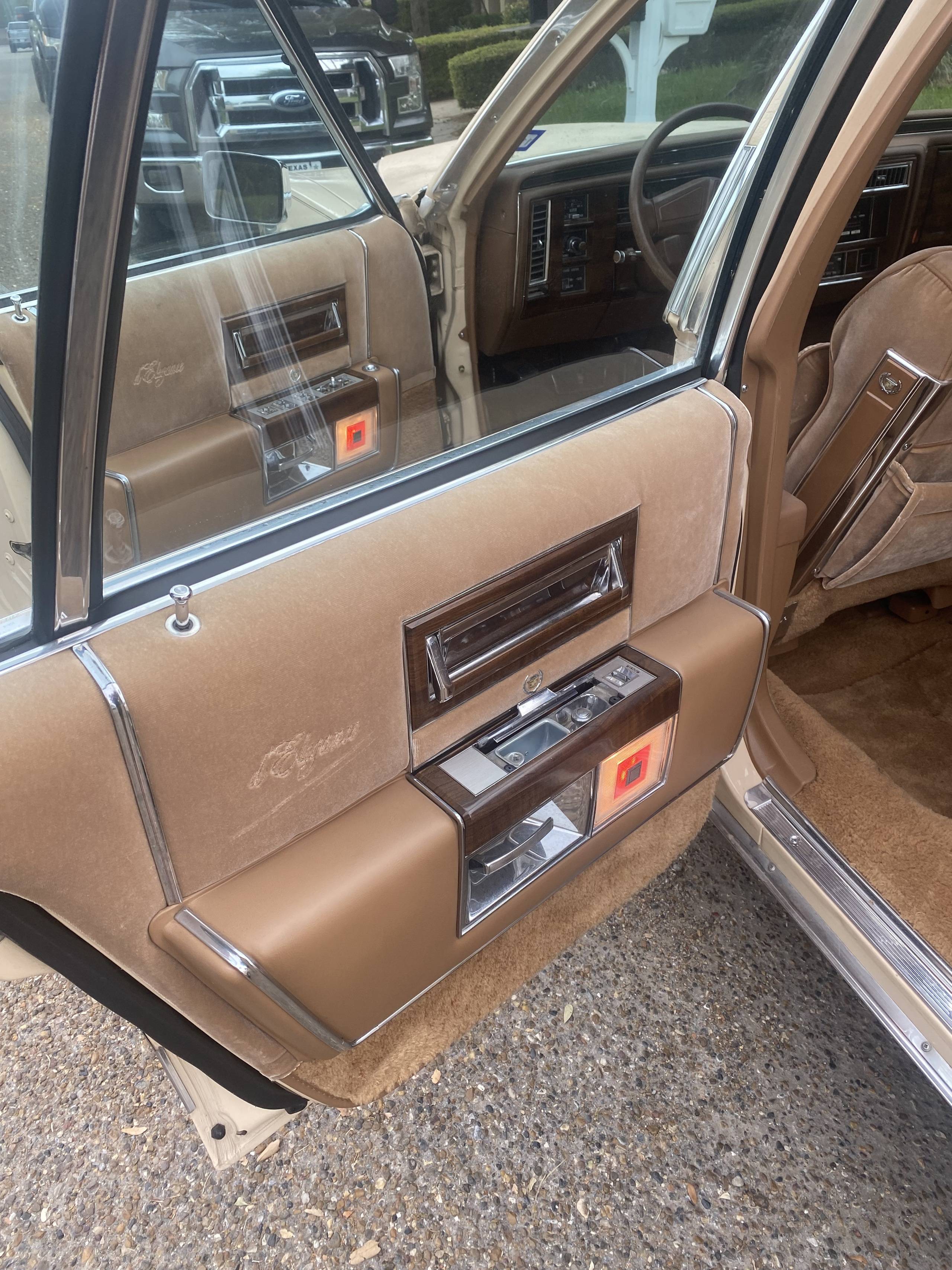 1988 Cadillac Fleetwood 37