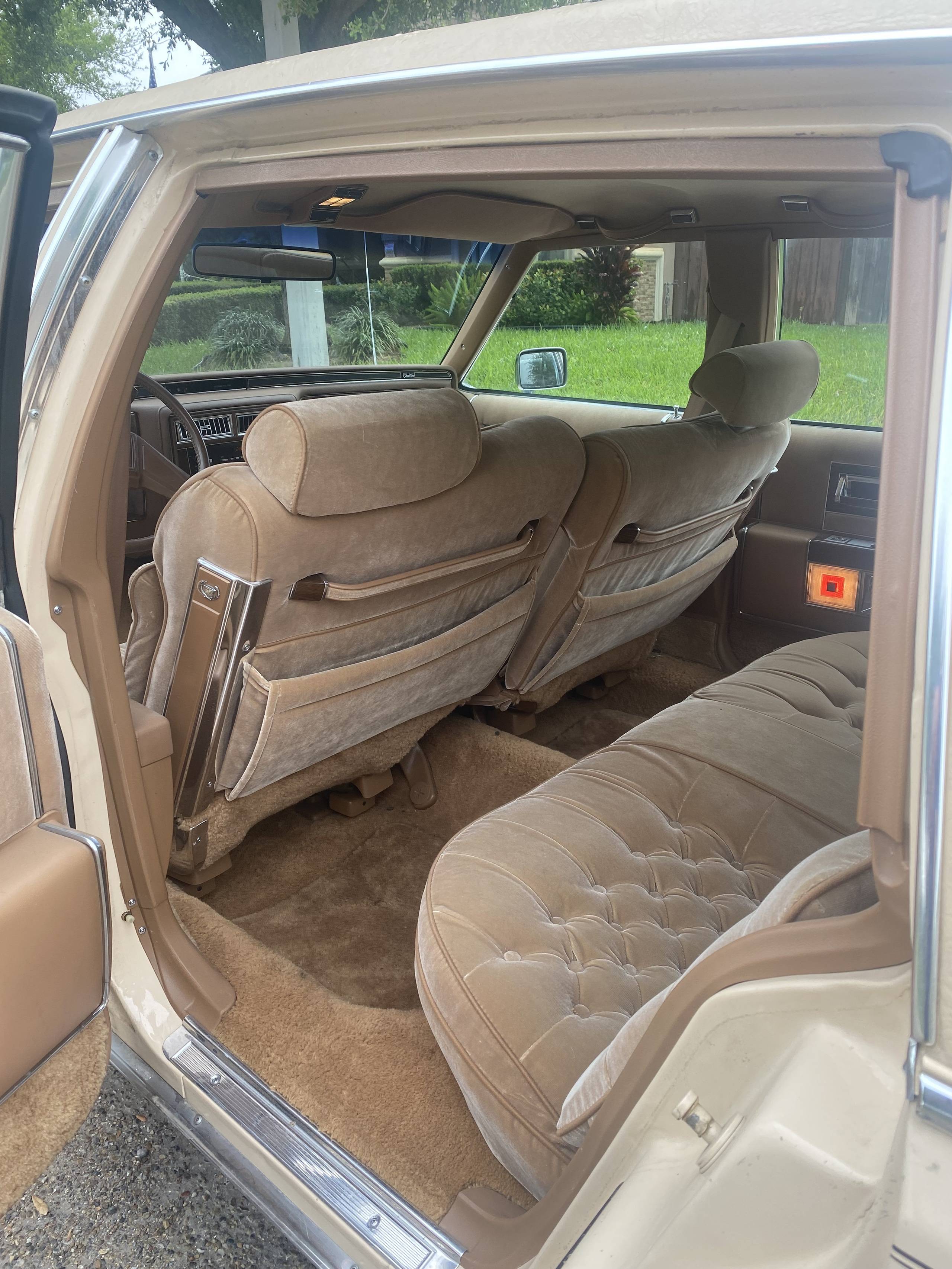 1988 Cadillac Fleetwood 43