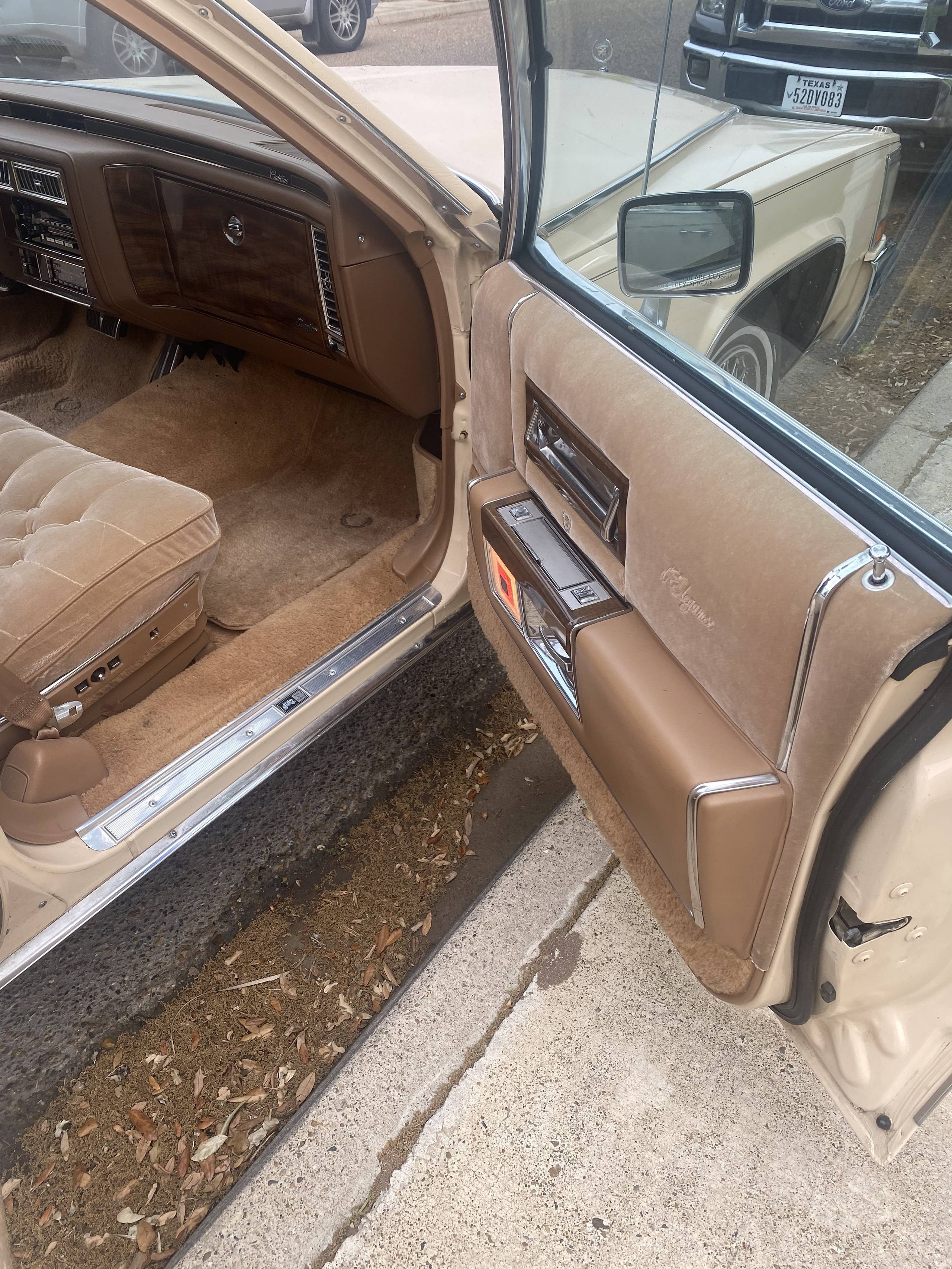 1988 Cadillac Fleetwood 38