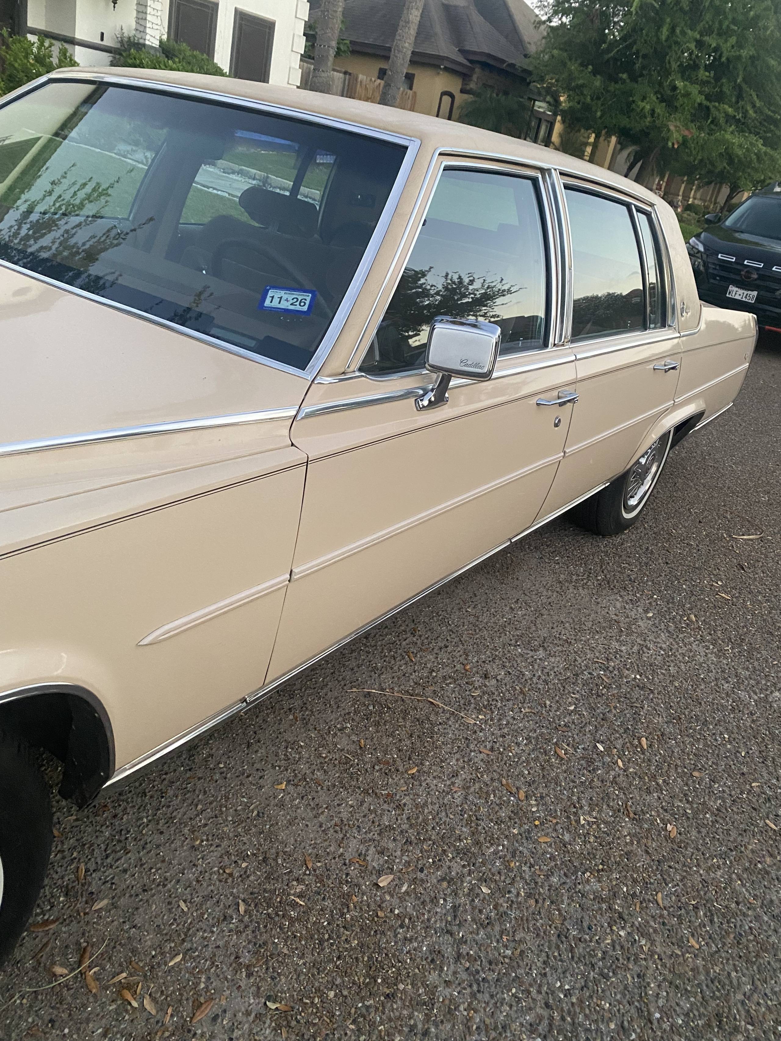1988 Cadillac Fleetwood 32