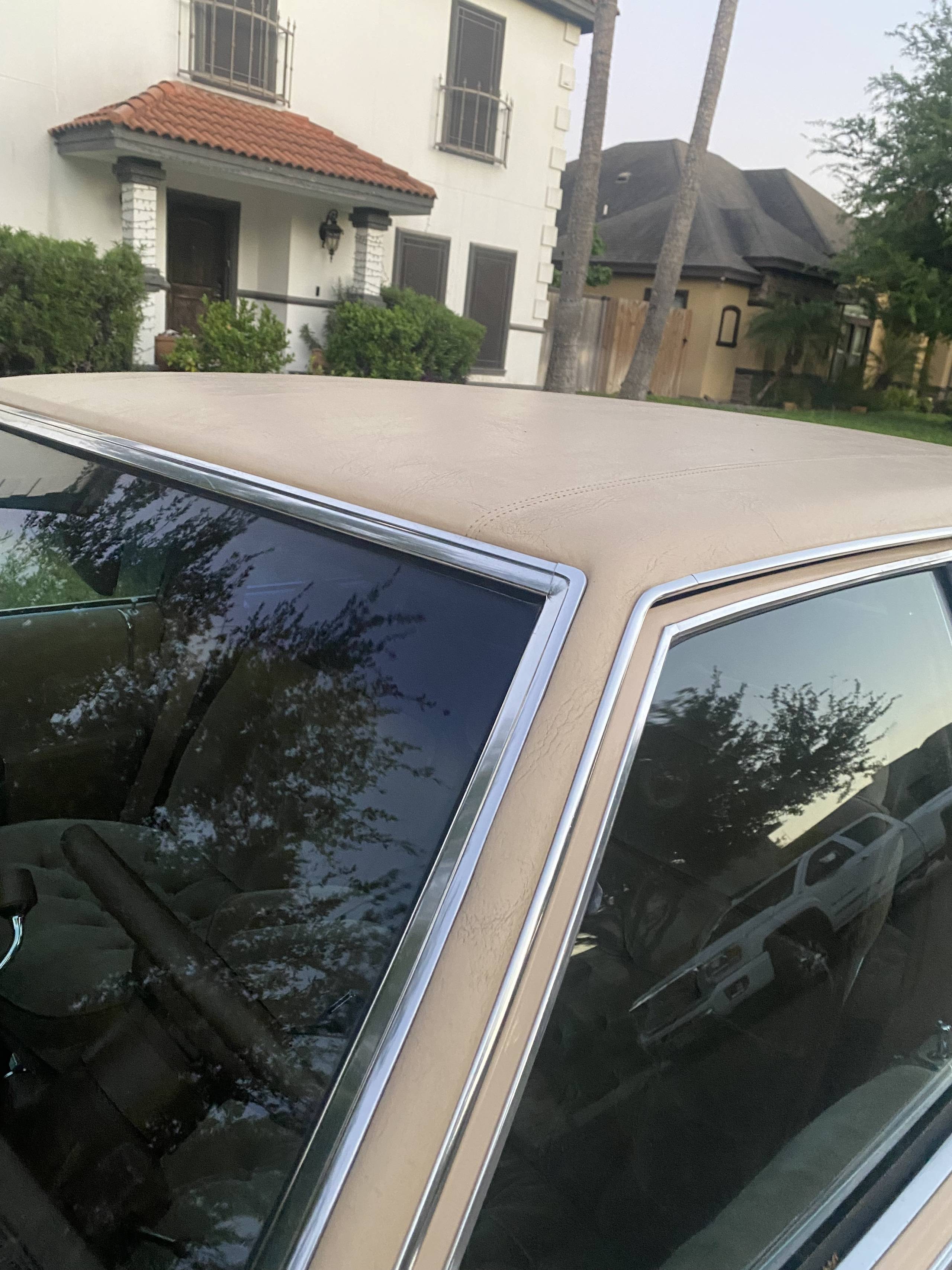 1988 Cadillac Fleetwood 33