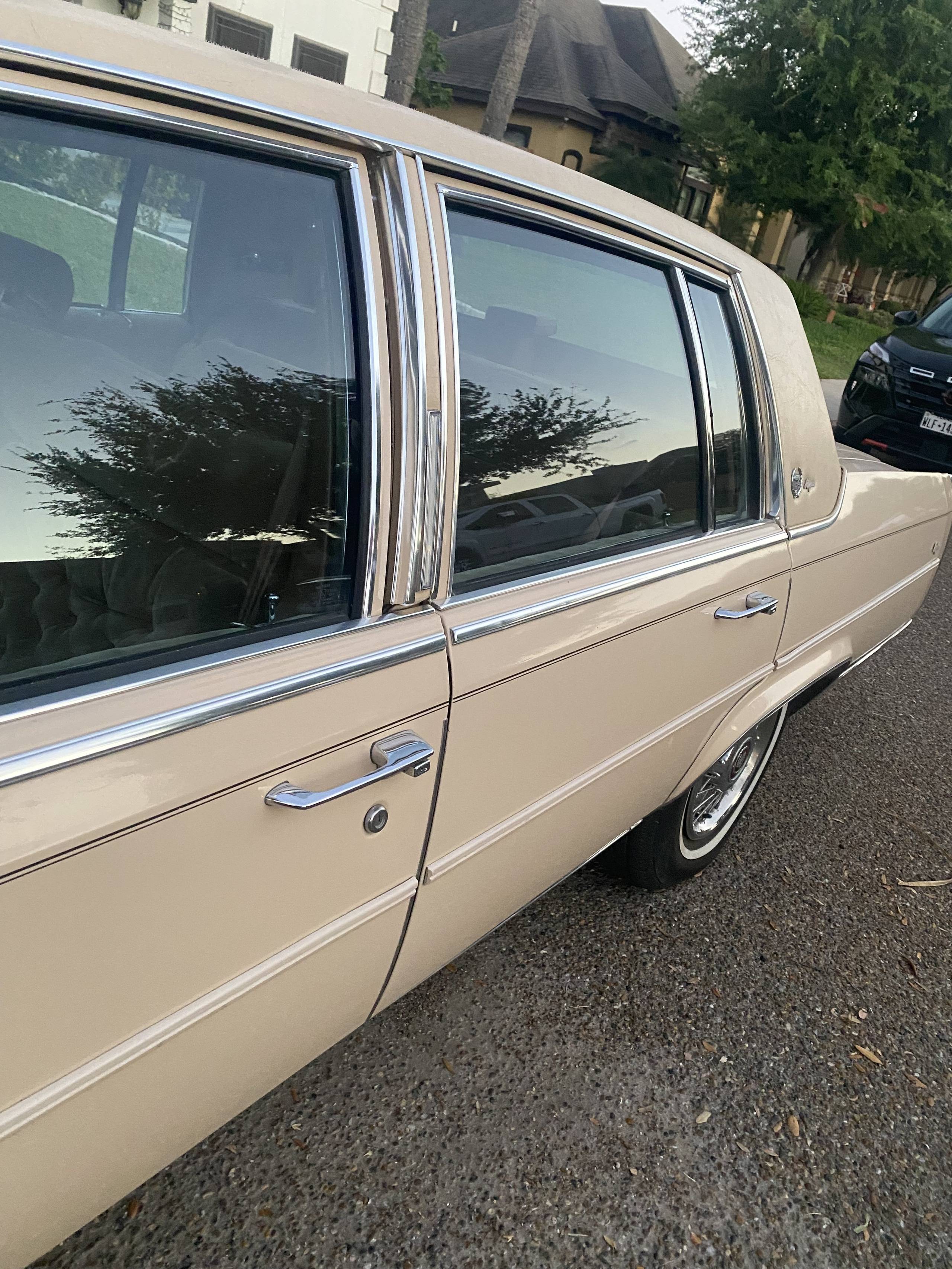 1988 Cadillac Fleetwood 31