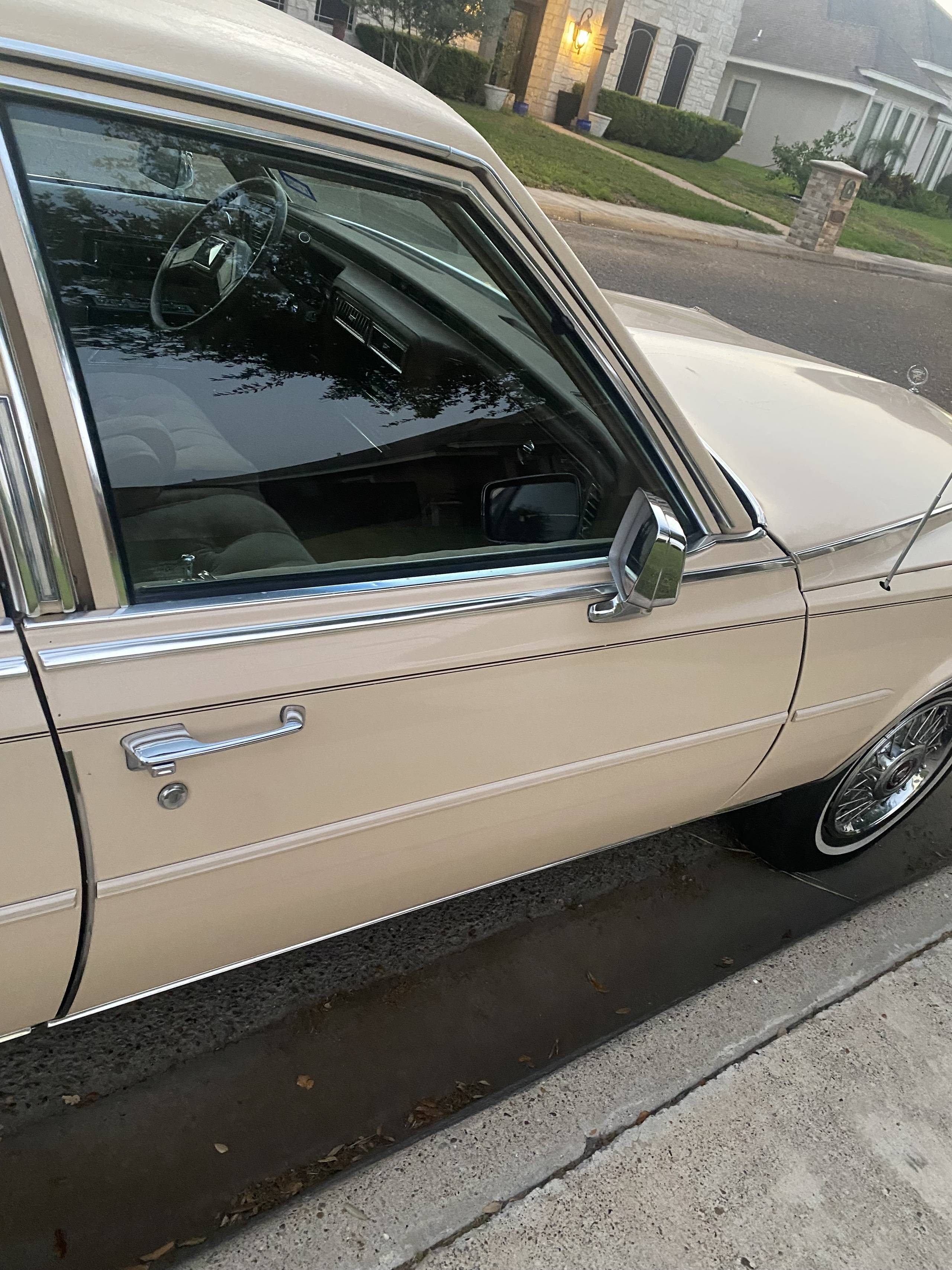 1988 Cadillac Fleetwood 24