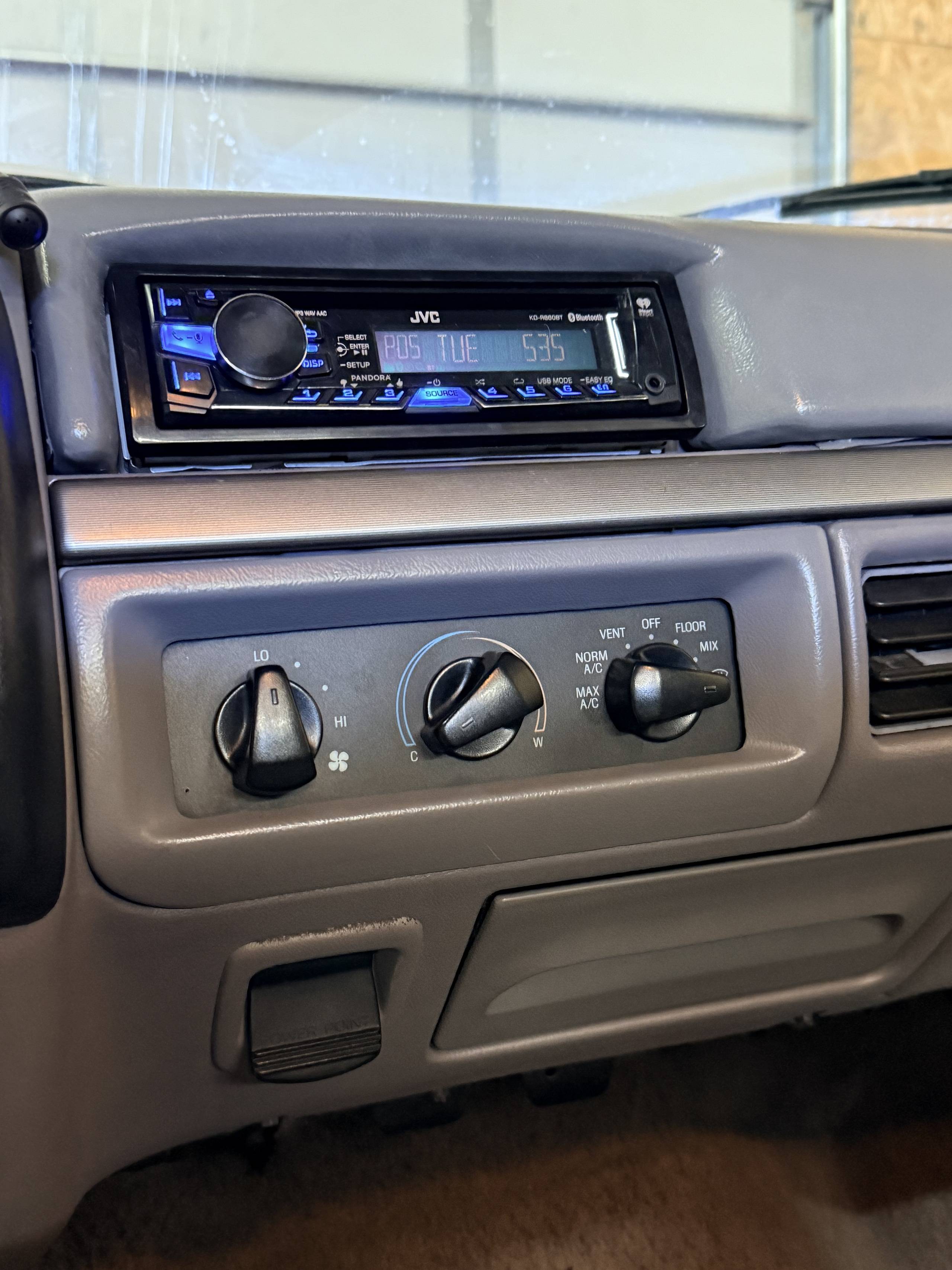 1995 Ford F150 24