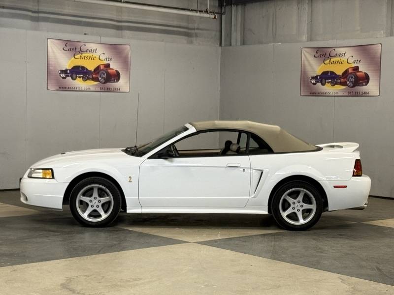 1999 Ford Mustang 1