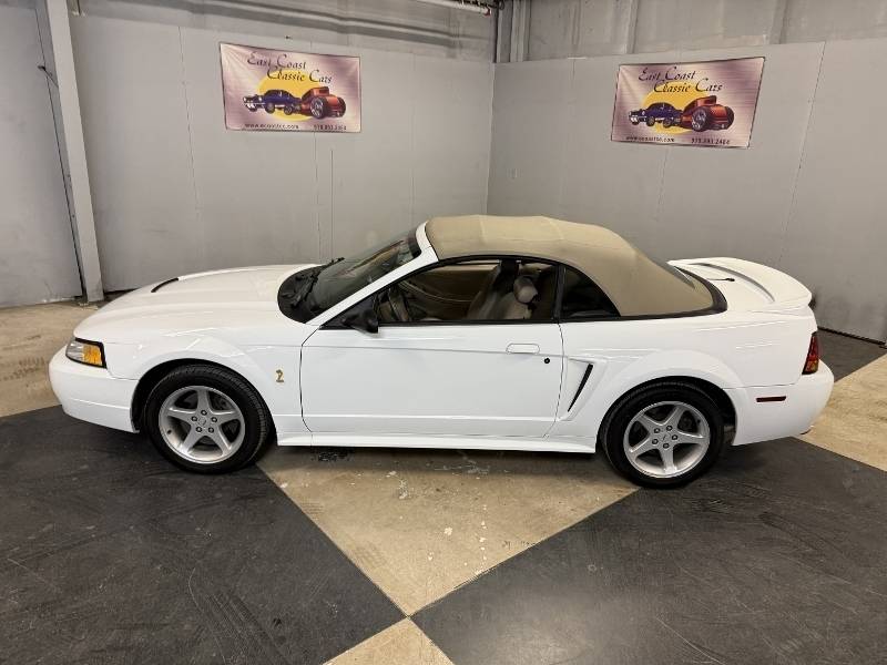 1999 Ford Mustang 2