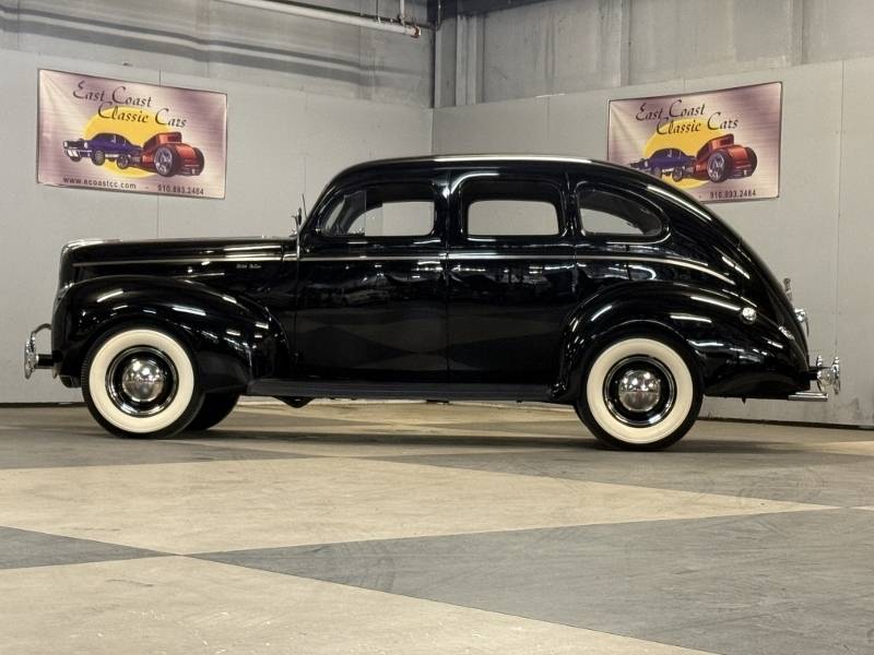 1940 Ford Deluxe 2
