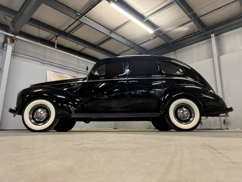 1940 Ford Deluxe 3