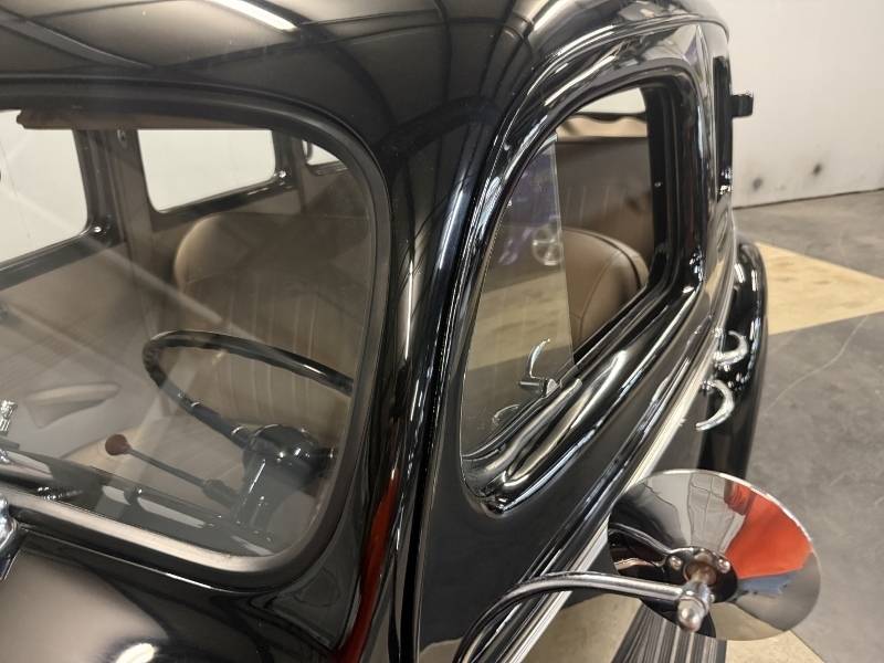 1940 Ford Deluxe 13