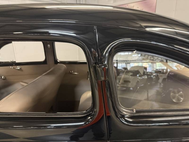 1940 Ford Deluxe 18