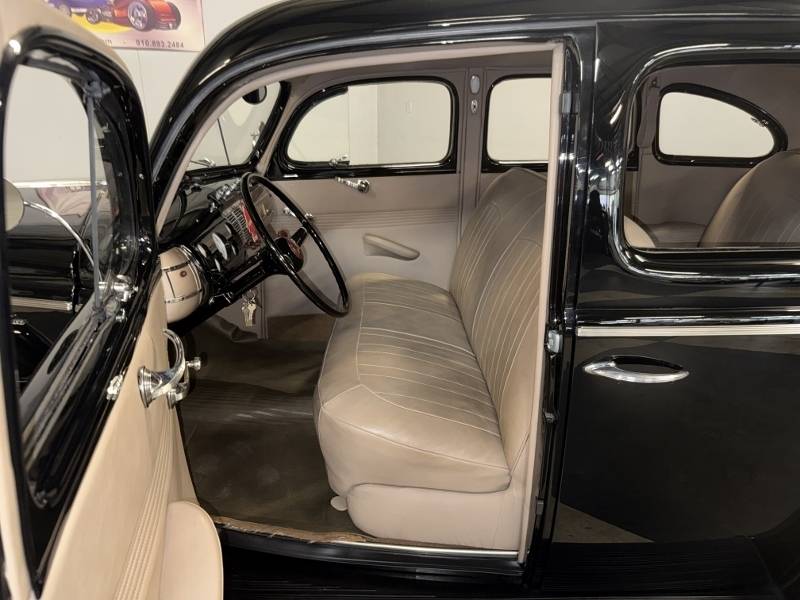 1940 Ford Deluxe 24