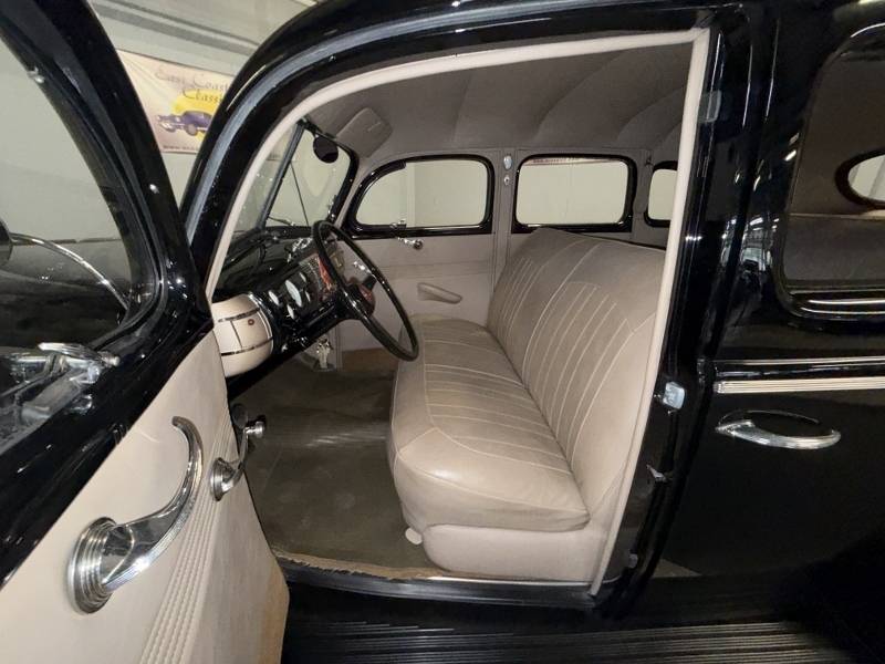 1940 Ford Deluxe 25