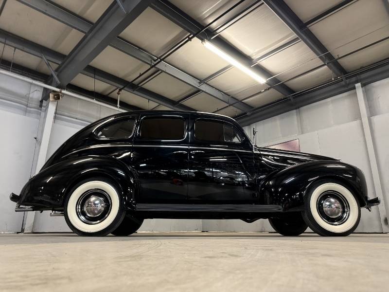 1940 Ford Deluxe 50