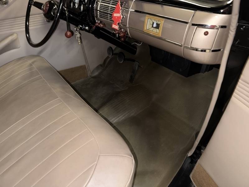 1940 Ford Deluxe 65