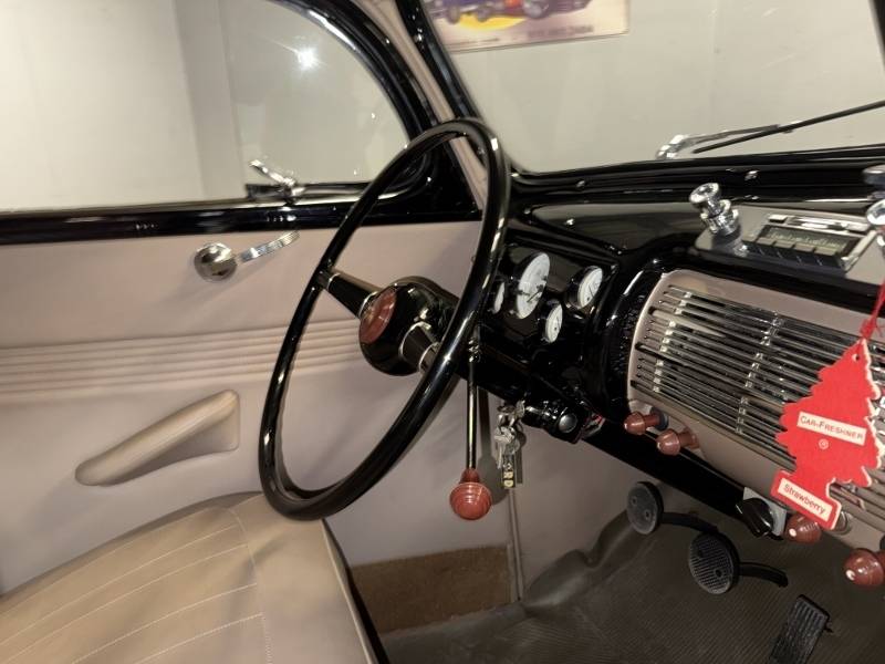 1940 Ford Deluxe 68