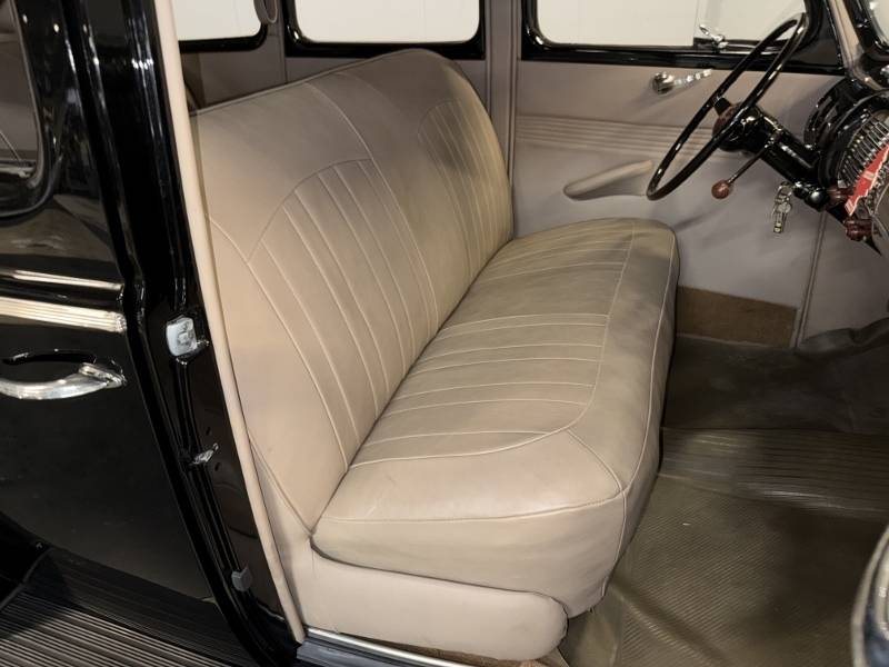 1940 Ford Deluxe 70
