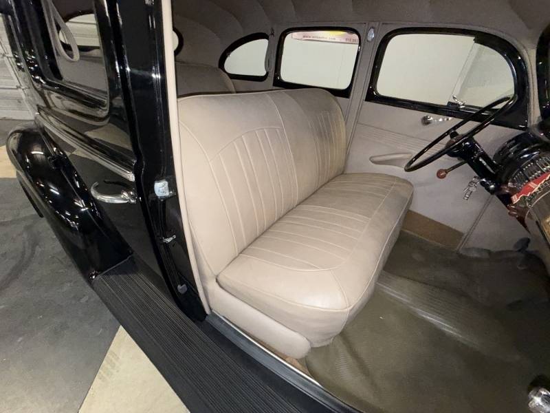 1940 Ford Deluxe 71