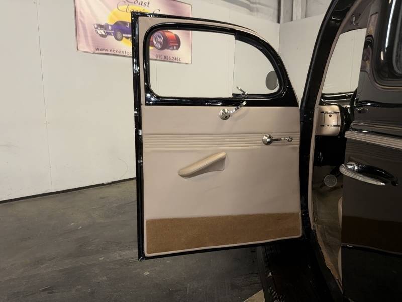 1940 Ford Deluxe 79