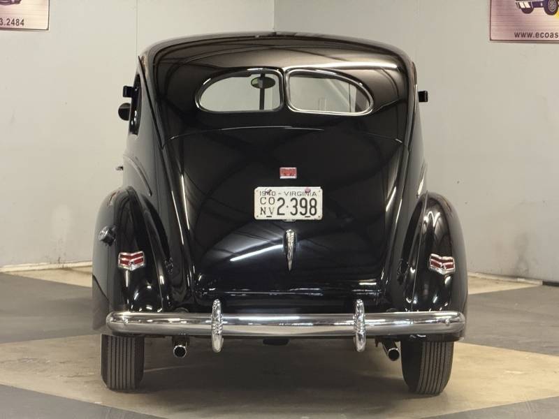 1940 Ford Deluxe 82