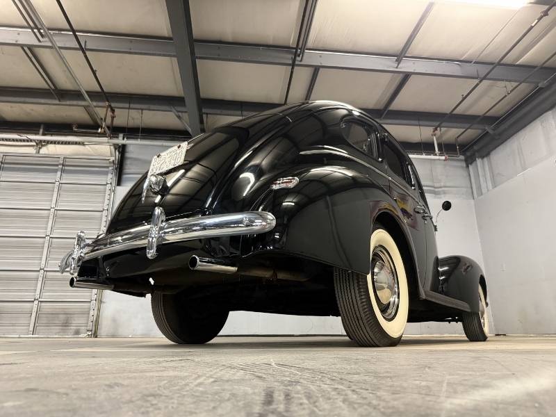 1940 Ford Deluxe 87