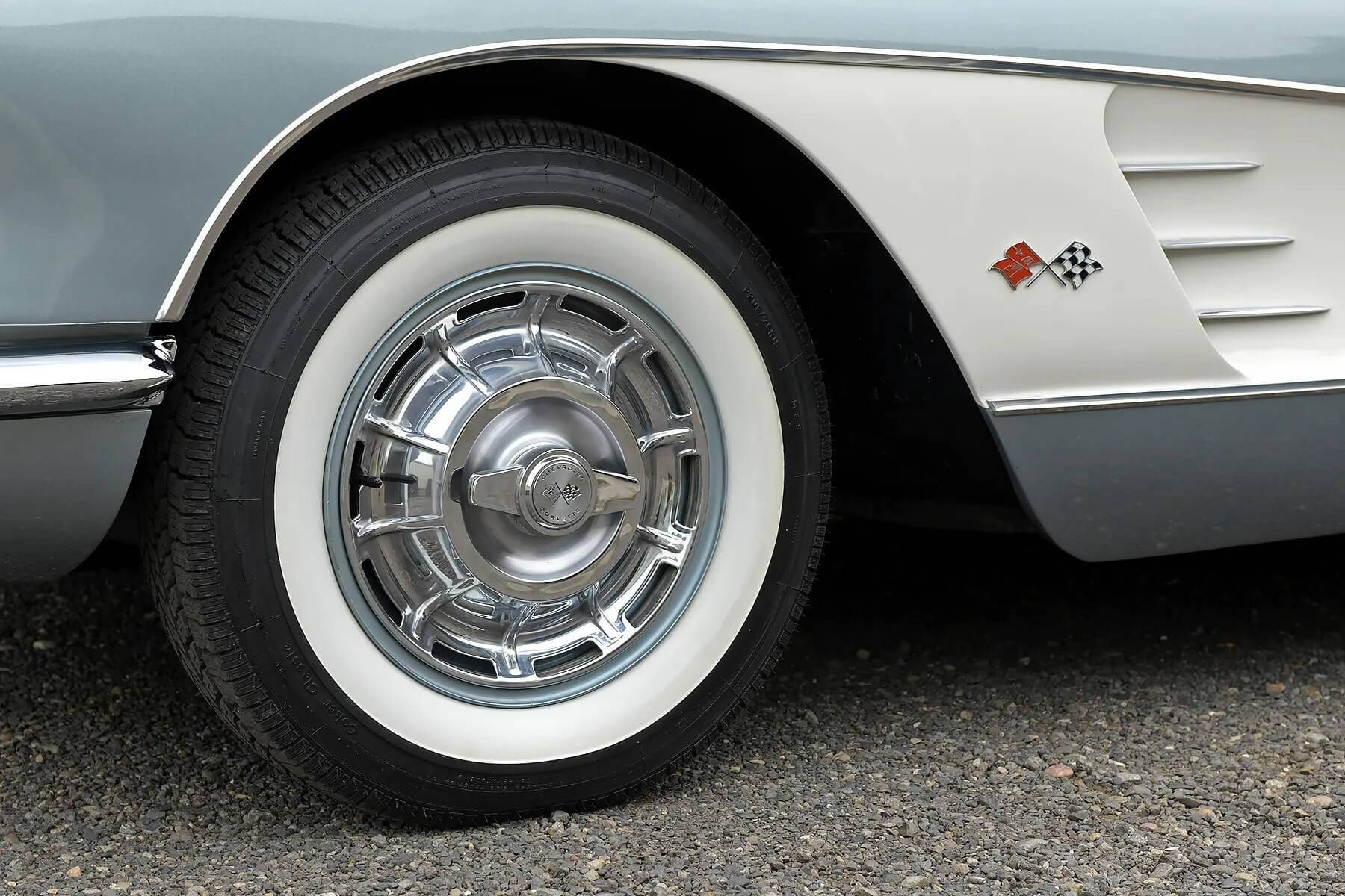 1960 Chevrolet Corvette 4