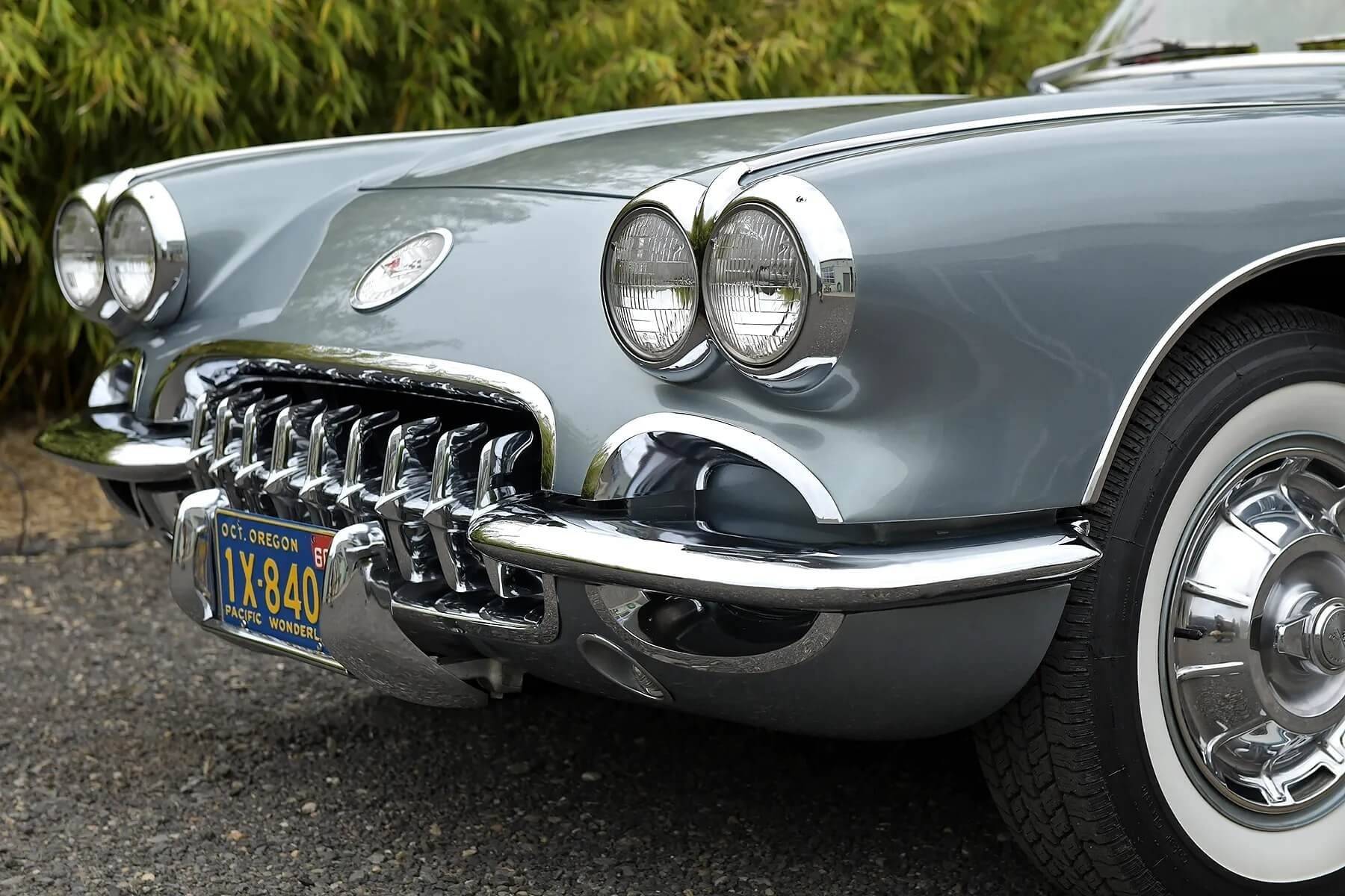 1960 Chevrolet Corvette 6