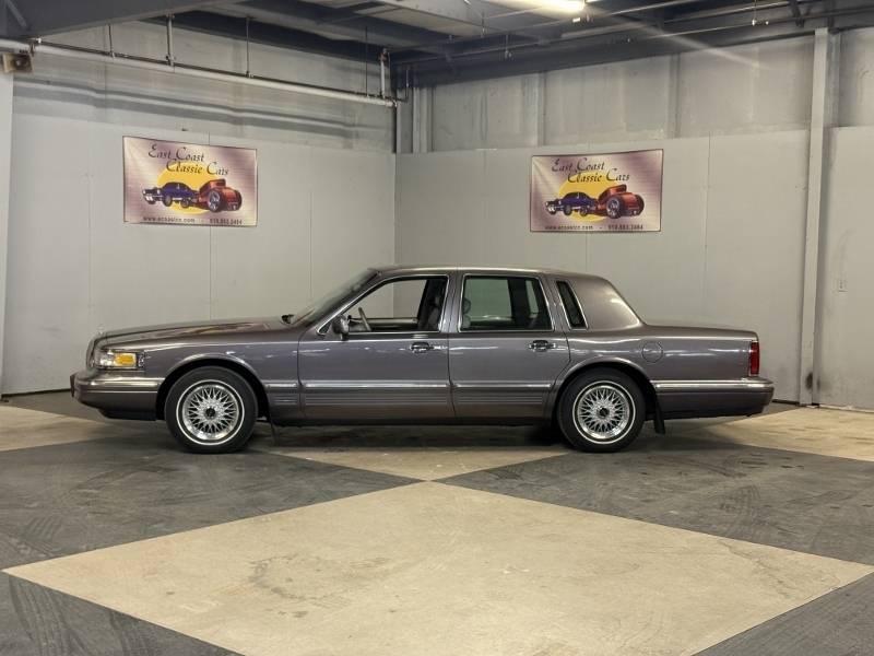 1996 Lincoln Town Car 1
