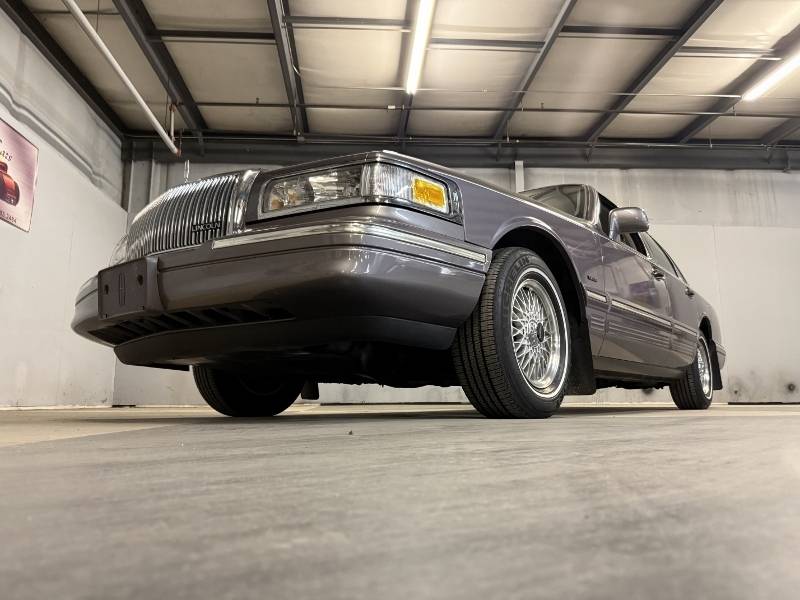 1996 Lincoln Town Car 11