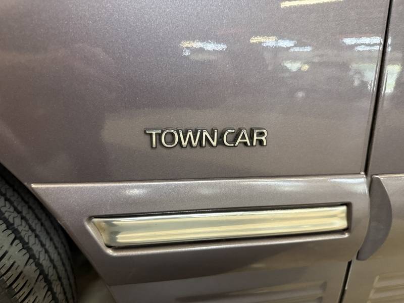 1996 Lincoln Town Car 13